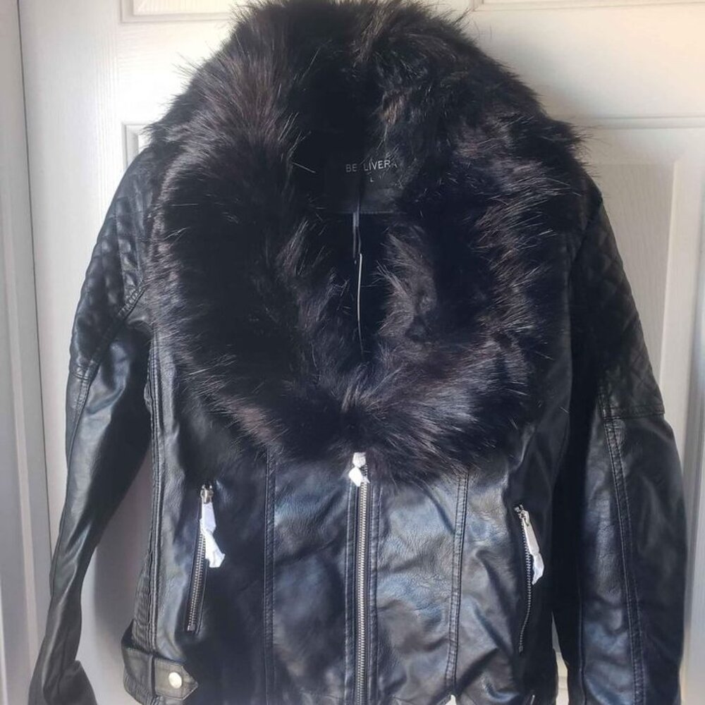 Cool new black faux leather jacket with faux fur collar M